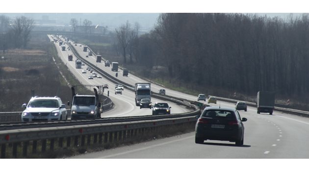За да се спести гориво, шофьорите не трябва за вдигат повече от 130 км/ч на магистрала.

СНИМКА:РУМЯНА ТОНЕВА