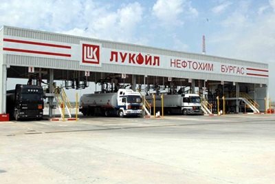 "Лукойл Нефтохим" трябва да спре износа от 5 март догодина. СНИМКА: Йордан Симеонов