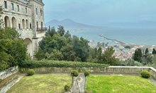 Невероятна красота – манастирът „Свети Мартин" виси над вулкана Везувий в Неапол