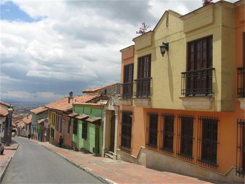 Канделария - старата част на колумбийската столица, е най-подходяща за разходка през деня.
