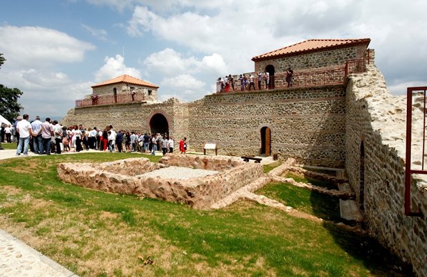 Само за две години крепостта е песетена от над 1,3 млн. туристи. 