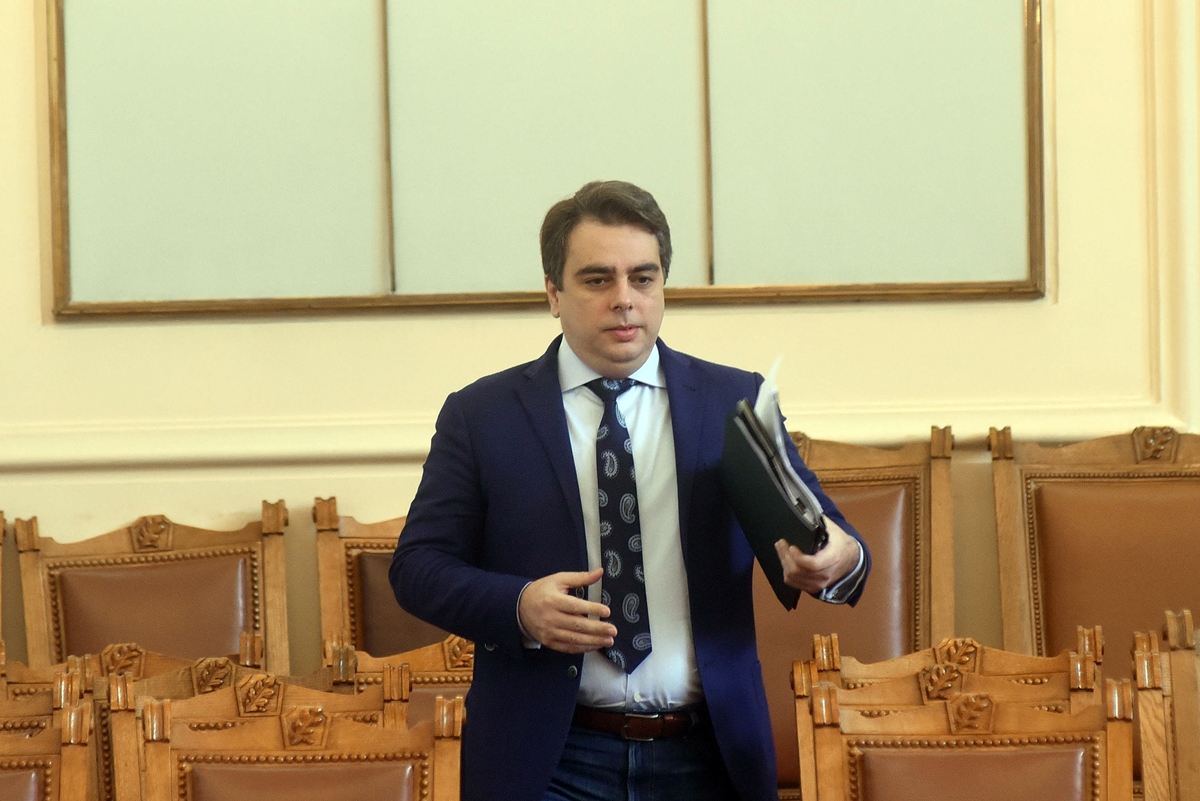 Асен Василев водач по преференции в 23 МИР в София