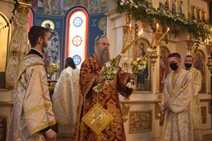 Дядо Николай води рождественската литургия в "Св. Марина" в Пловдив