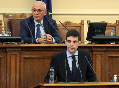 Новият парламентарен шеф Никола Минчев обеща да наложи нов тон на работа в пленарната зала.

СНИМКА: РУМЯНА ТОНЕВА
