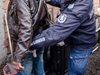 60 бежанци са задържани в междублоково пространство в София