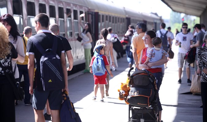 Лято 2023 с БДЖ: 70 минути закъснение, сауна във влака