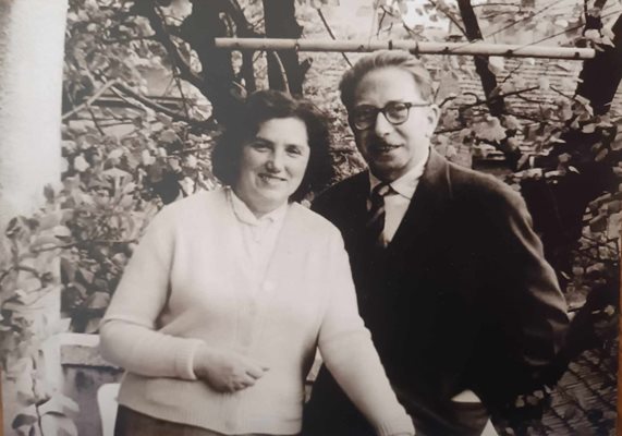 Елена Райчева със съпруга си Георги Райчев, който много й помага в професията.