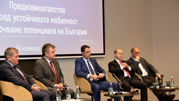 Министърът на транспорта и съобщенията Георги Гвоздейков на кръгла маса „Предизвикателства пред устойчивата мобилност. Отключване потенциала на България".