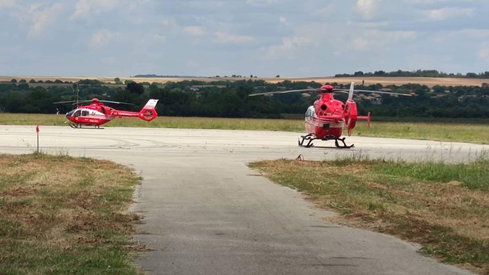 Пет медицински хеликоптера пристигнаха от Румъния в Горна Оряховица Снимка: Дима Максимова