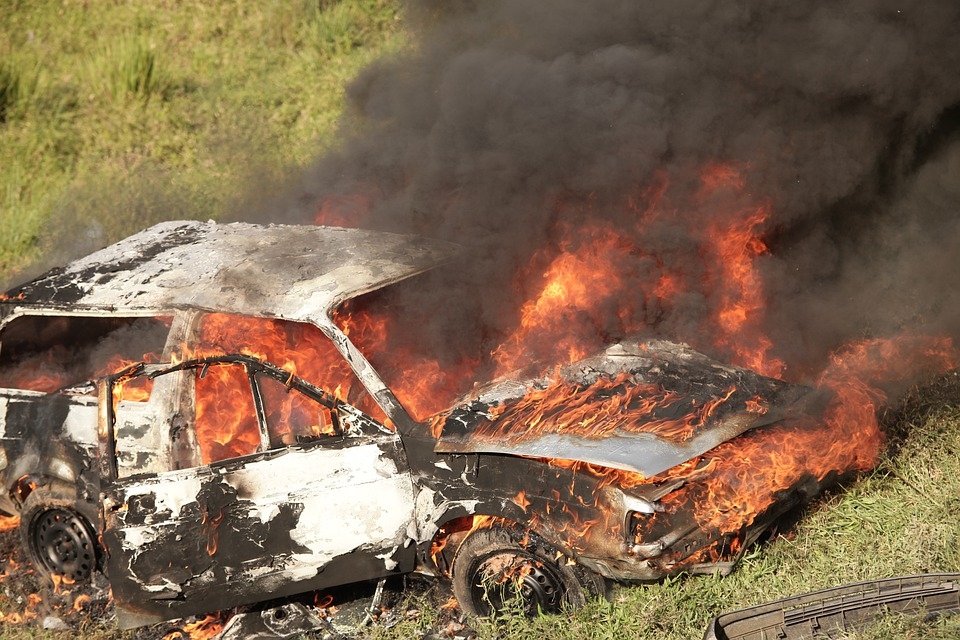 Автомобил самокатастрофира и изгоря до основи в Силистренско
