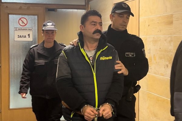 Обвиненият в убийството в пловдивската Арман махала не признава, ще разпитват свидетели