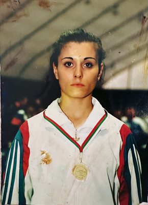 Със сребърния медал от европейското първенство по самбо