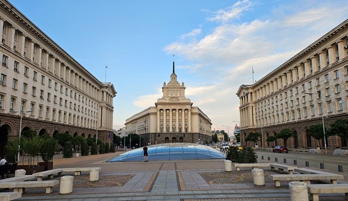 Триъгълникът на властта - сградите на Министерския съвет, парламента и президентството СНИМКА: "24 ЧАСА"