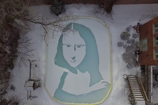 Използвайки лопата и натрупалия сняг върху ледената пързалка, Робърт Грийнфилд направи копие на най-известната творба на Леонардо да Винчи СНИМКИ: Ройтерс