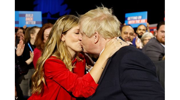 Кари целува страстно Борис на конференция на Консервативната партия в Манчестър през 2021 г.