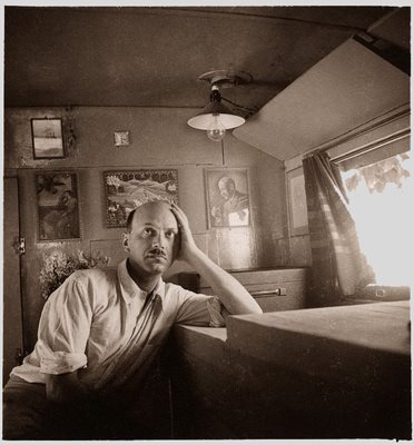 Борис Георгиев в караваната си, с която е обиколил цяла Азия