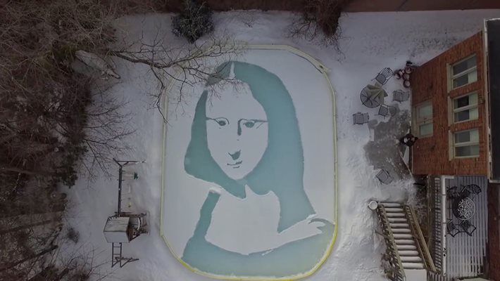 Използвайки лопата и натрупалия сняг върху ледената пързалка, Робърт Грийнфилд направи копие на най-известната творба на Леонардо да Винчи СНИМКИ: Ройтерс