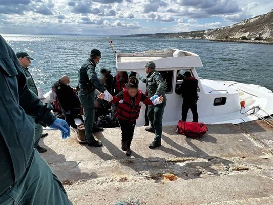38 мигранти спасени в Черно море край нос Шабла