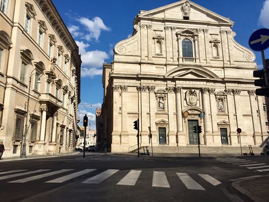 Празните улици през уикенда в Рим и Ватикана