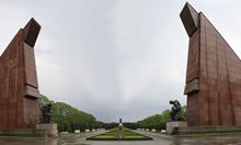 Съветските паметници в Европа са издигнати от СССР