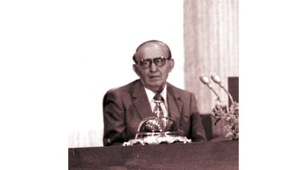 Тодор Живков на ноемврийския пленум  на БКП, когато Централният комитет взе решение да го свали от власт в партията и държавата.
СНИМКА: АРХИВ