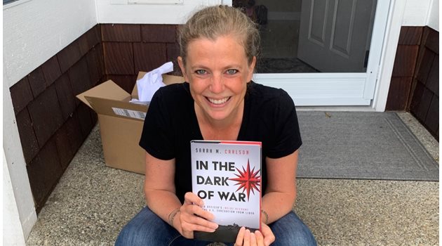 Успешната мисия Сара Карлсон описва в книгата си “В тъмнината на войната”.