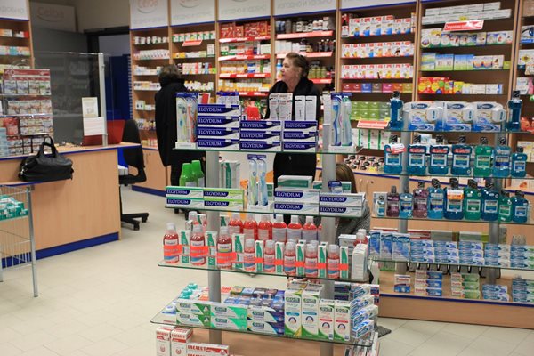 Продават лекарства вече само с рецепта, нови мерки срещу износа (Обзор)