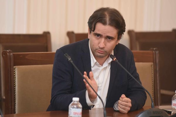 Бивш министър на ПП-ДБ оборва опасенията на Григорова за нередности при машините на изборите