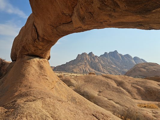 Скалната арка в местността Шпицкопе в пустинята Намиб