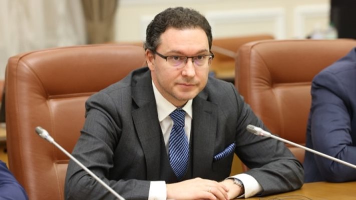 Главчев сменя външния министър, предлага Даниел Митов