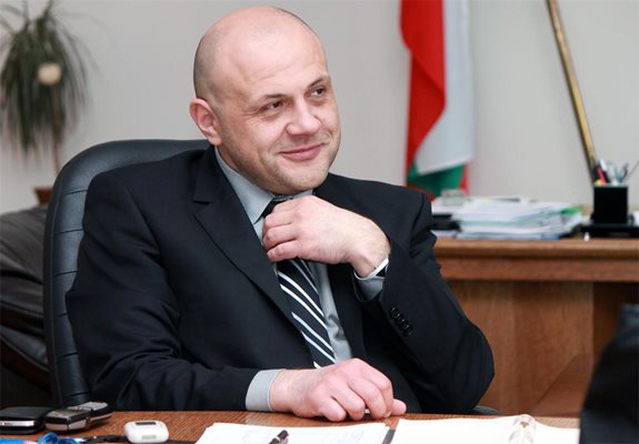 Томислав Дончев продължава да работи неуморно за ГЕРБ без почивка
