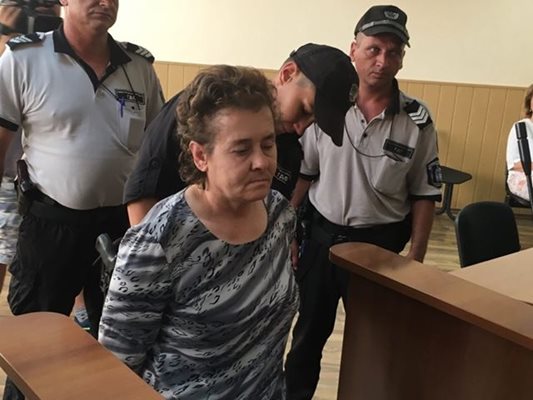 Мариана Пейкова в съда в поиска домашен арест, но не го получи. Снимки: Авторът