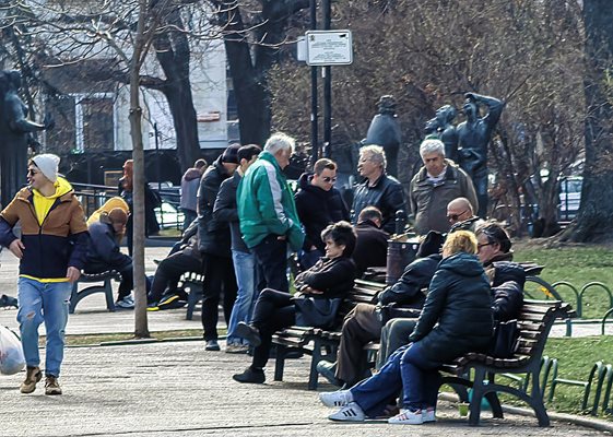 Пенсионери в Градската градина в София
СНИМКА: РУМЯНА ТОНЕВА