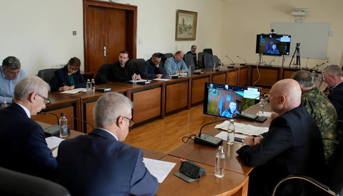 В Министерския съвет се проведе извънредно съвещание за тежката зимна обстановка.
СНИМКА: МИНИСТЕРСКИ СЪВЕТ