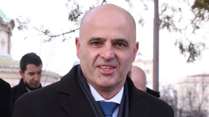 Премиерът и кабинетът на Северна Македония подадоха оставка