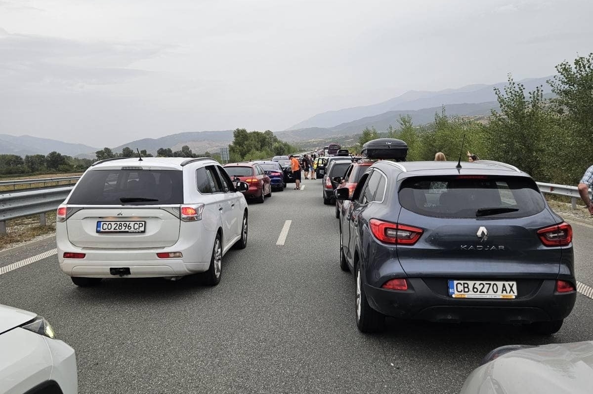 Катастрофа с 5 коли ограничава движението по АМ "Тракия" край Пловдив