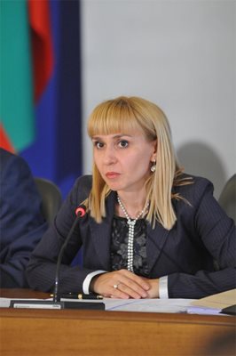 Диана Ковачева си писа шестица като министър и сега се радва на сина си

