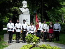 Паметникът на Христо Ботев в Цар-Симеоновата градина в Пловдив.