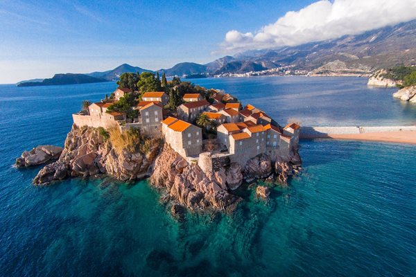Полуостров Св. Стефан, край  Будва е една от най-луксозните дестинации.
СНИМКИ: Национална туристическа агенция на Черна гора