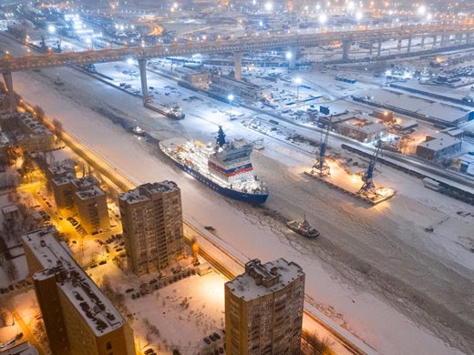 Атомният ледоразбивач "Сибир" започва рейсове в Арктика