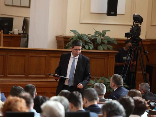 За 5 минути парламентът избра Гюров и Чобанов за подуправители на БНБ