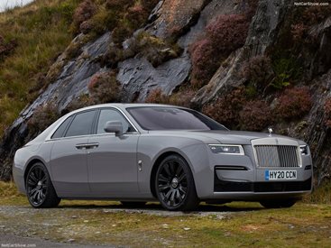 Пандемията принуди богатите да купуват употребявани коли Rolls-Royce, не им се чака за нови