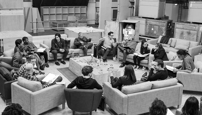 Целият екип се е събрал заедно да чете сценария на Епизод VII през 2014 г.  СНИМКИ: РОЙТЕРС И АРХИВ