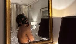 Николета Лозанова се глези гола в Париж