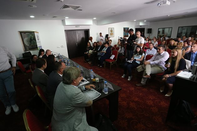 Националната кампания на в. "24 часа" и "Български фермер" събра десетки производители в Пловдив.