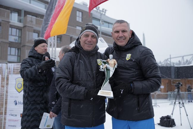 Христо Стоичков и Петър Александров блестят на световното на сняг