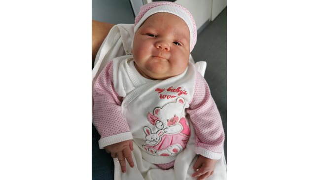 Бебе гигант се роди в Пловдив - тежи 5, 010 кг (Снимки)