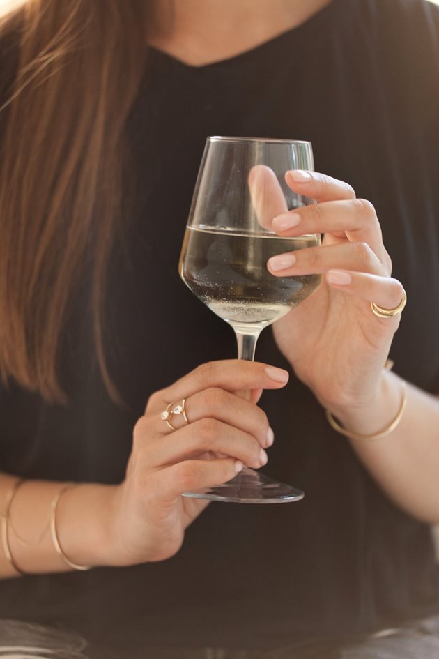 Белите вина от най-високо качество искат по-голям вариант на стандартната чаша за бяло вино