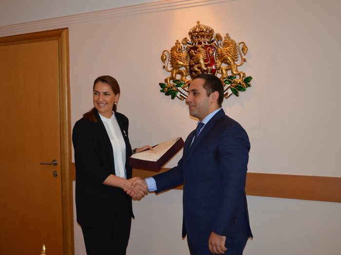 Министър Караниколов се срещна с Мириам Ал Мехейри СНИМКА: Министерство на икономиката