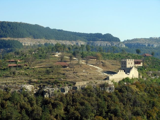 Част от западната крепостна стена на хълма бе реставрирана със средства от Азербайджан.